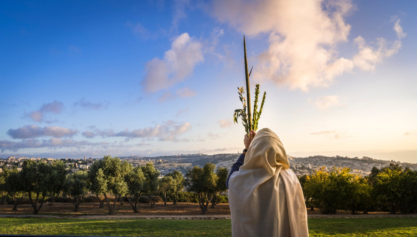 Man with asrog and lulav